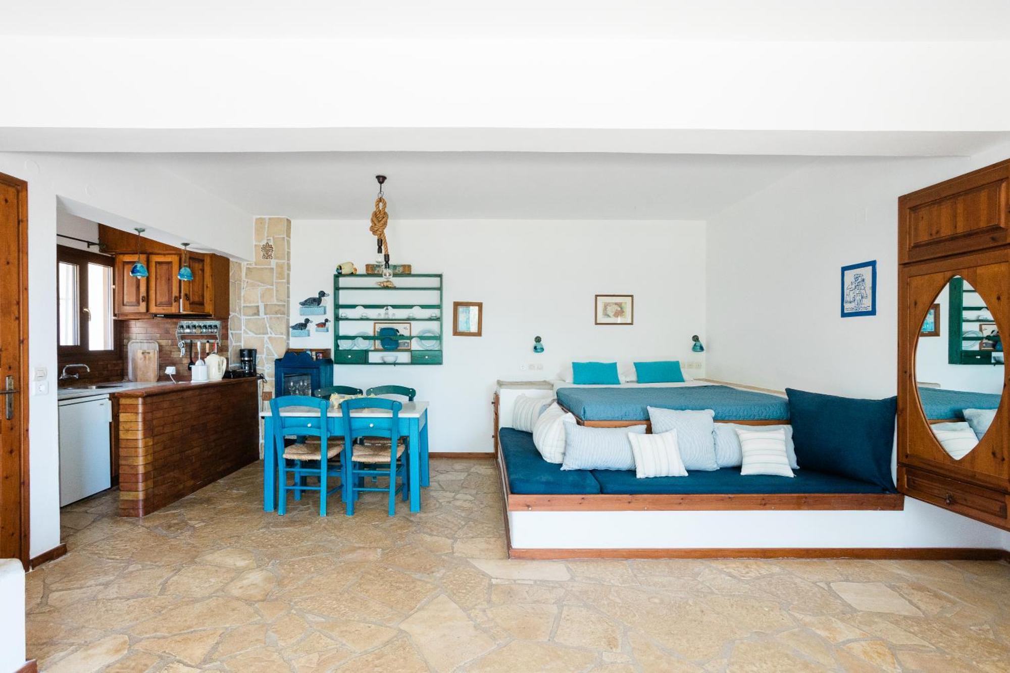 Iliatoras Aparthotel Agia Pelagia  Exterior photo