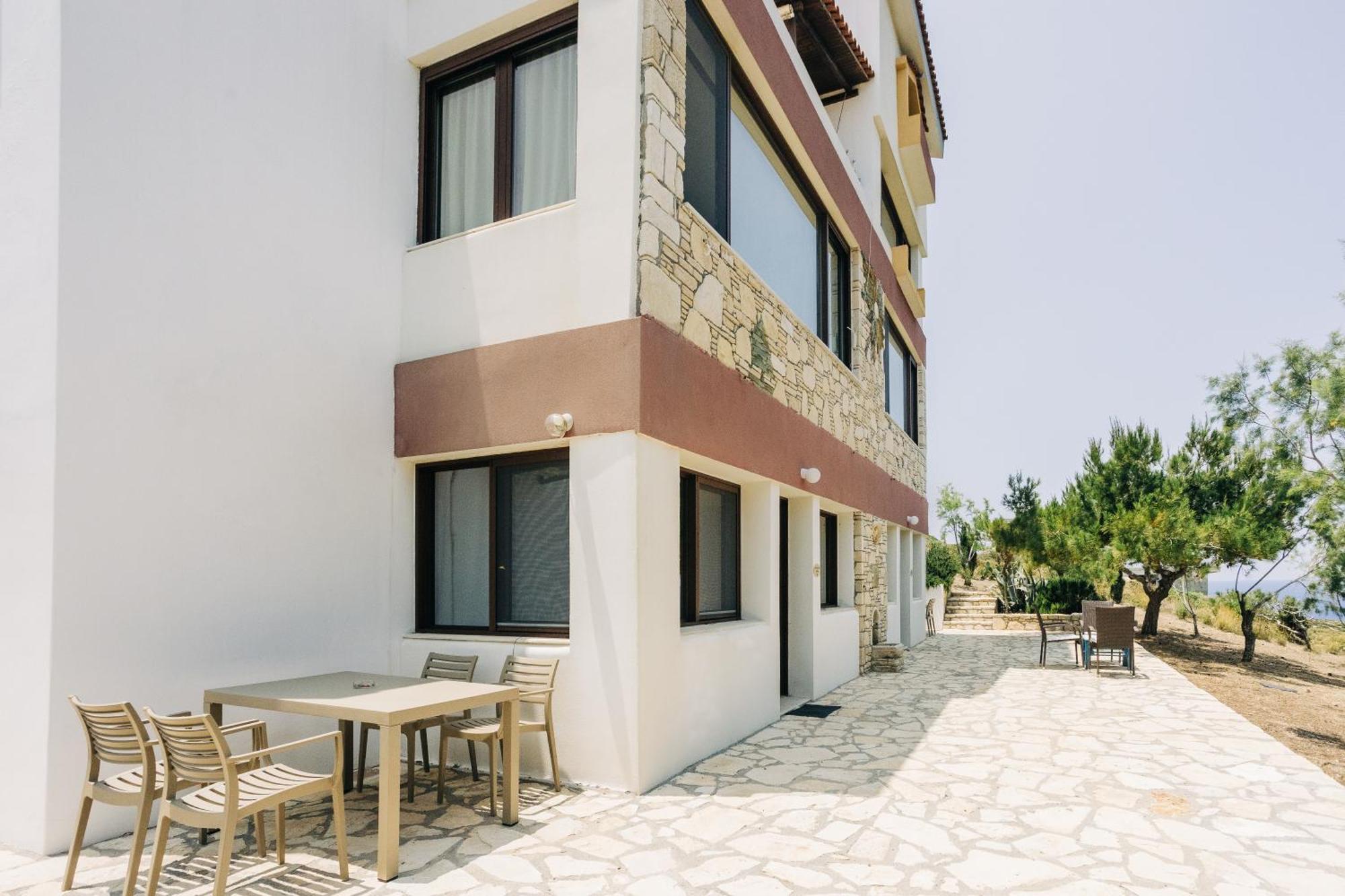 Iliatoras Aparthotel Agia Pelagia  Exterior photo