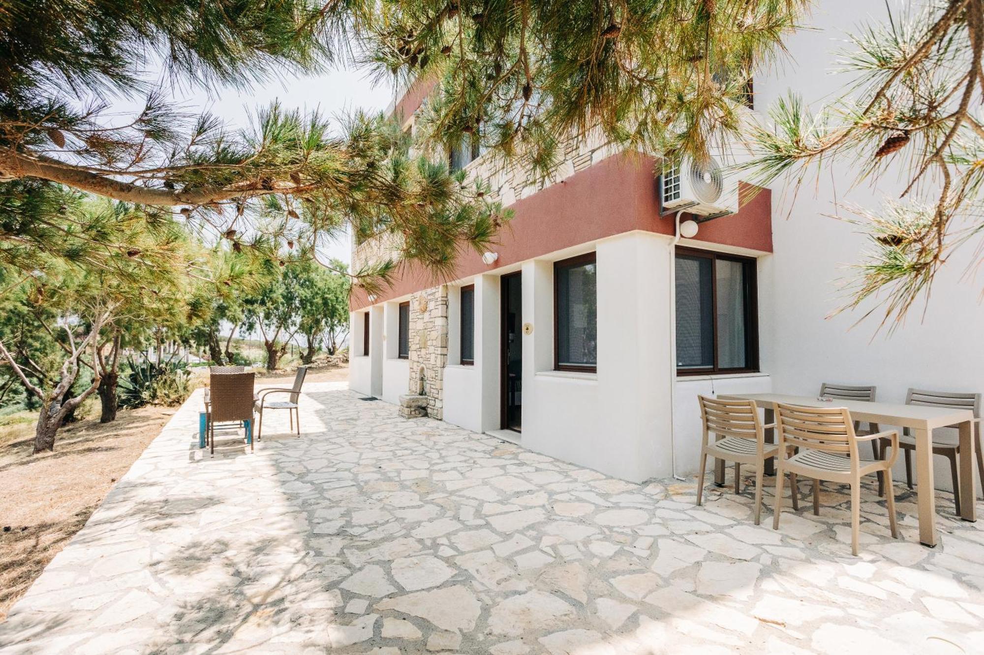 Iliatoras Aparthotel Agia Pelagia  Exterior photo