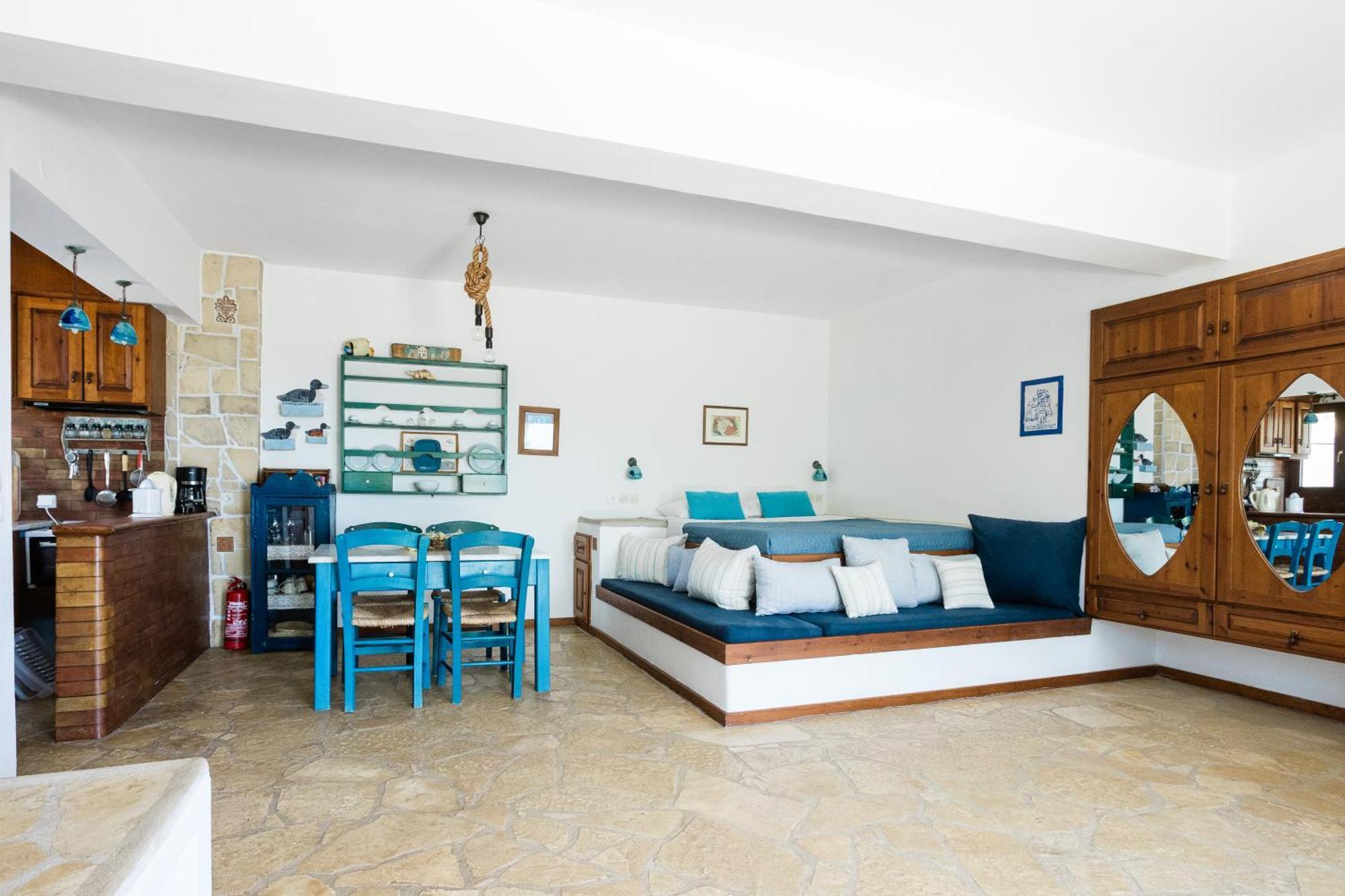 Iliatoras Aparthotel Agia Pelagia  Exterior photo