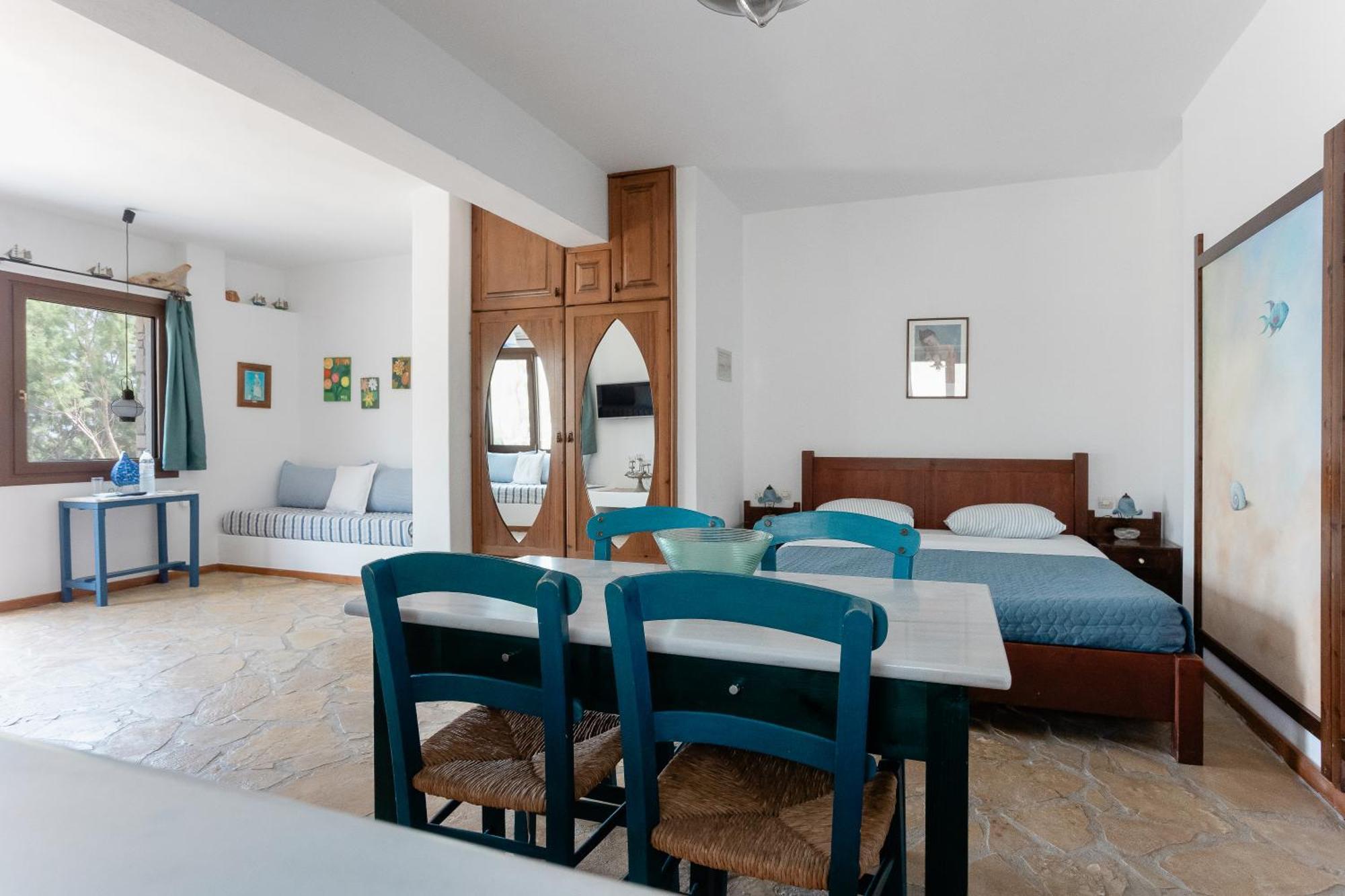 Iliatoras Aparthotel Agia Pelagia  Exterior photo