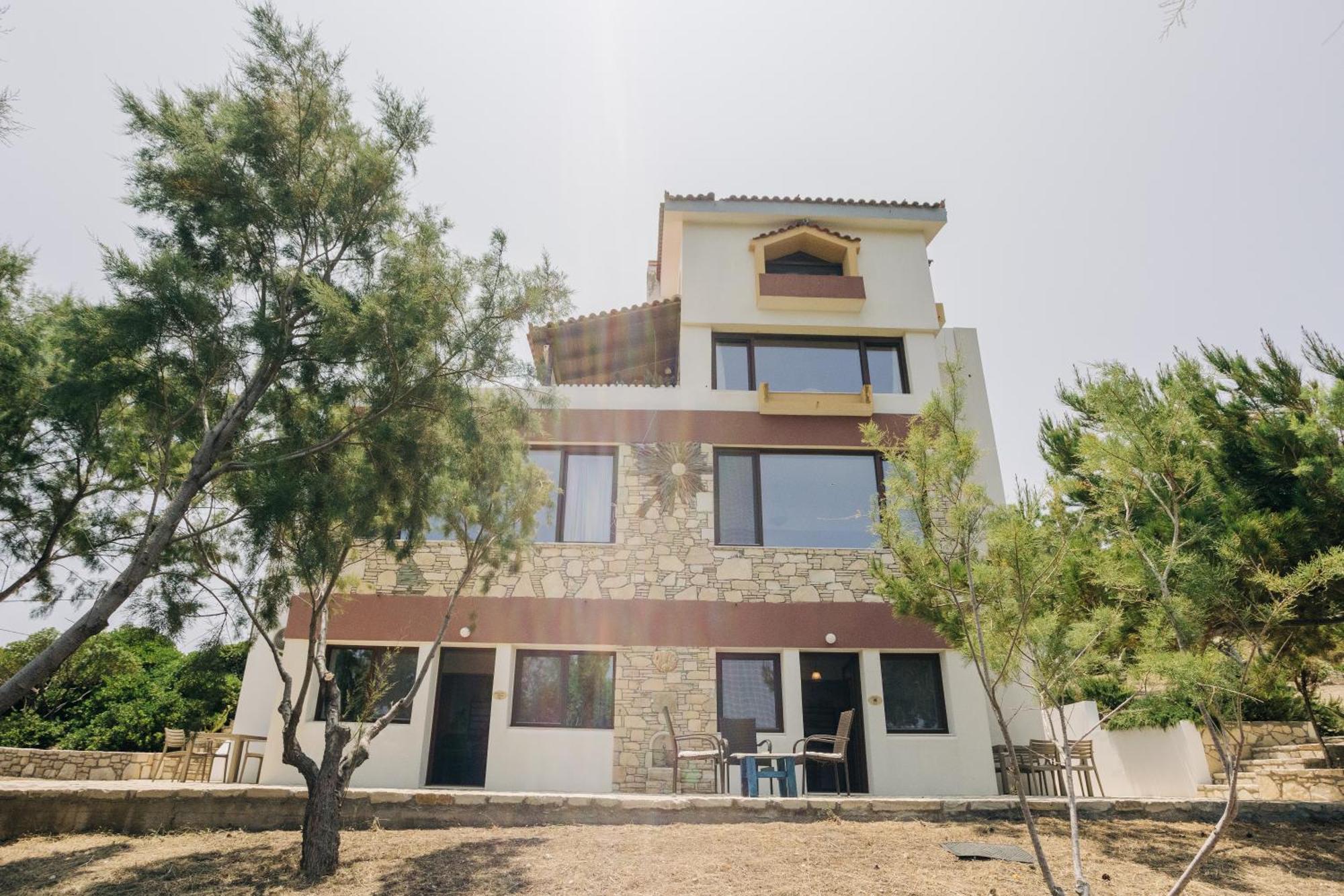 Iliatoras Aparthotel Agia Pelagia  Exterior photo